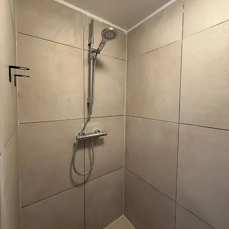 Cozy Private 6 With Balcony 아파트
