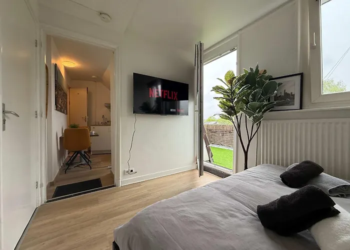 Lägenhet Cozy Private 6 With Balcony