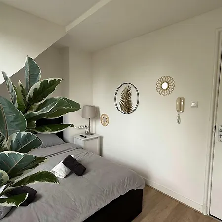 Апартаменты Cozy Private 6 With Balcony Эйндховен