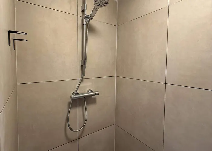 Cozy Private Room 6 On A Busy Persian Restaurant 아파트